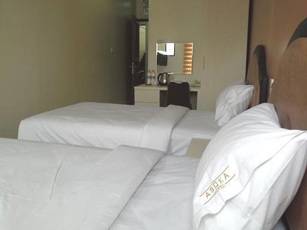 Asoka Inn Bandung Extérieur photo